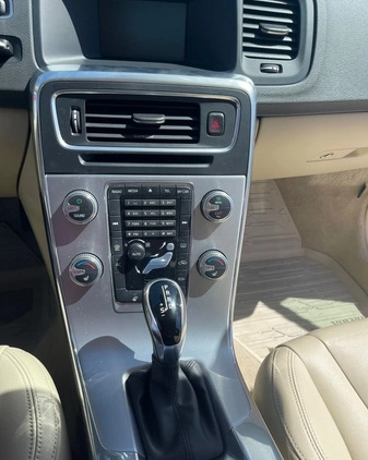 Volvo S60 cena 93000 przebieg: 147310, rok produkcji 2018 z Wieliczka małe 106
